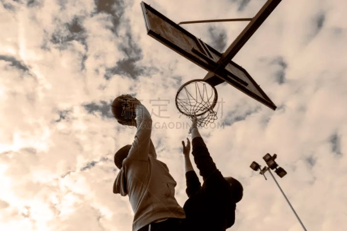 马特乌斯：我坚信除非遇到伤病，否则诺伊尔会在拜仁再踢一年